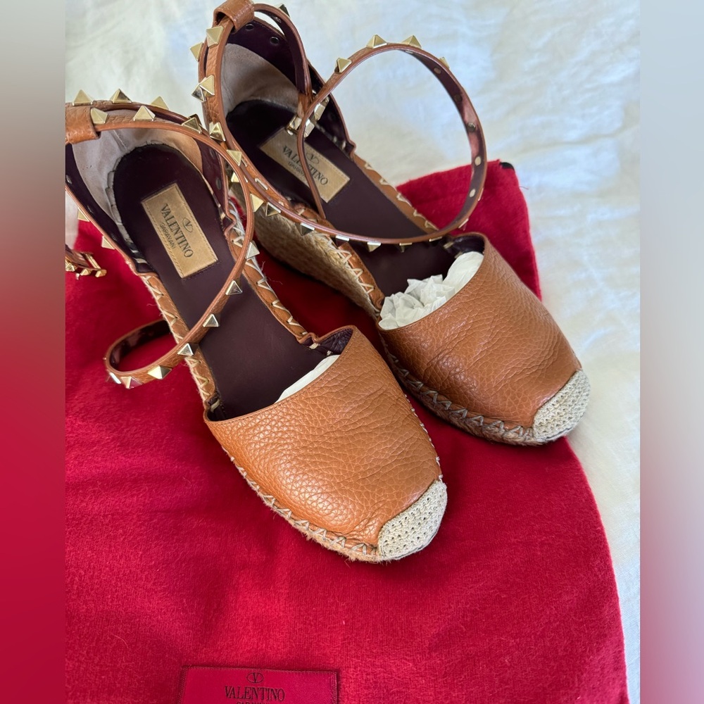 Valentino Rockstud double leather wedge espadrilles, size 37, brown